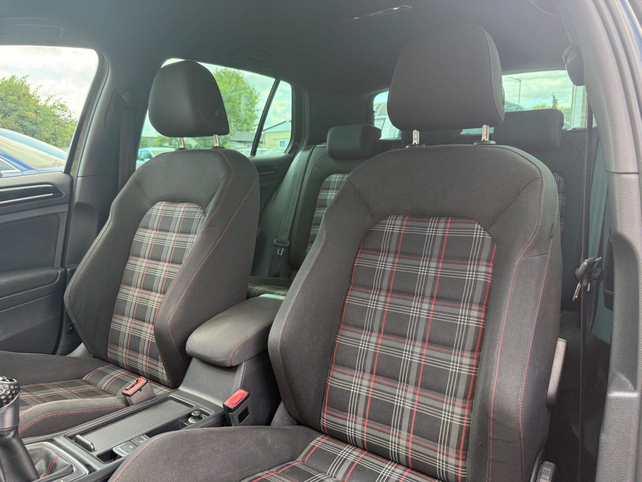Volkswagen Golf view 20