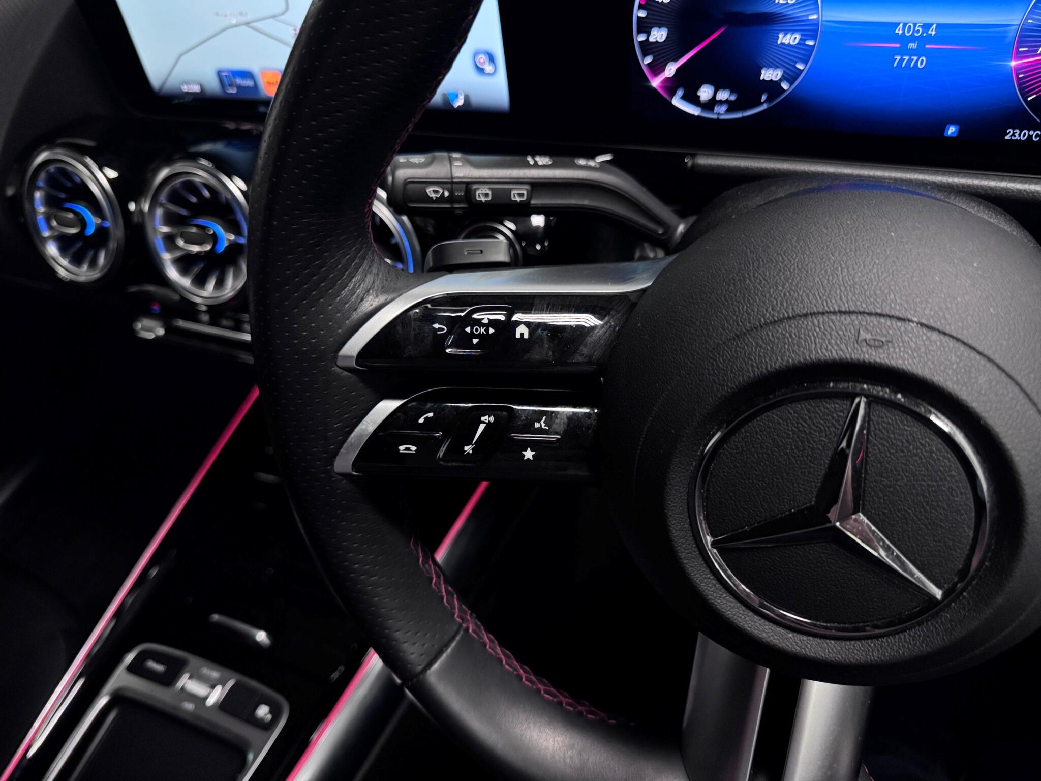 Mercedes-Benz Gla view 12