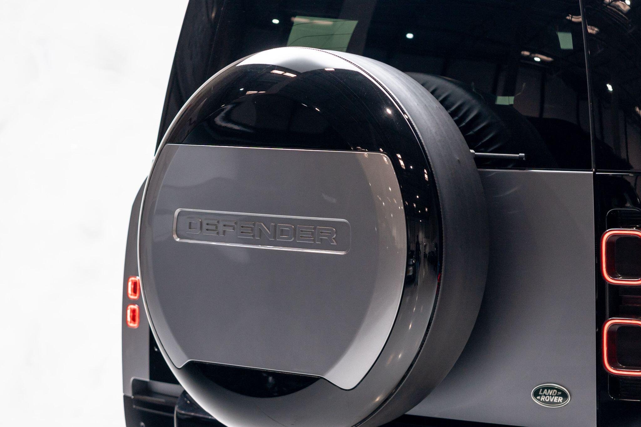 Land Rover Defender view 14