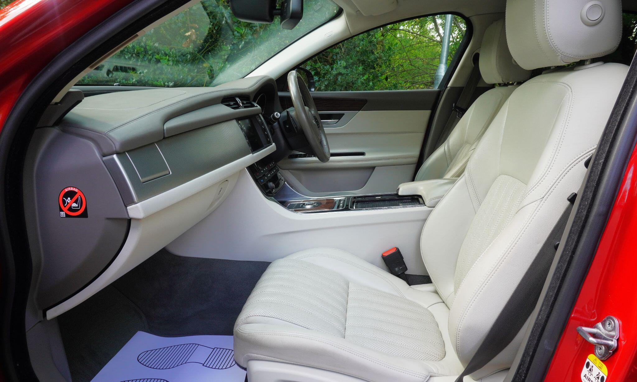 Jaguar XF view 46