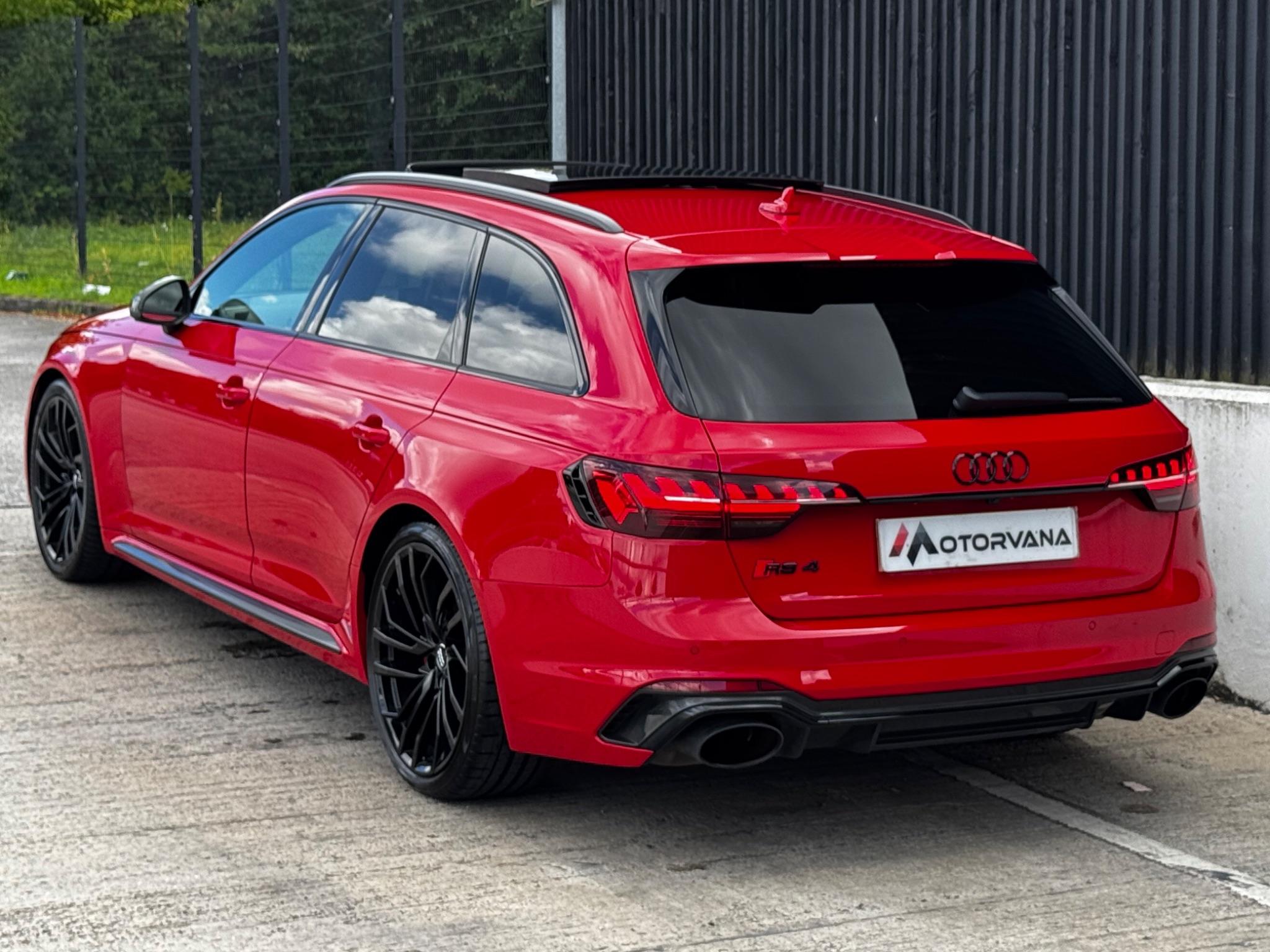 Audi RS4 view 4