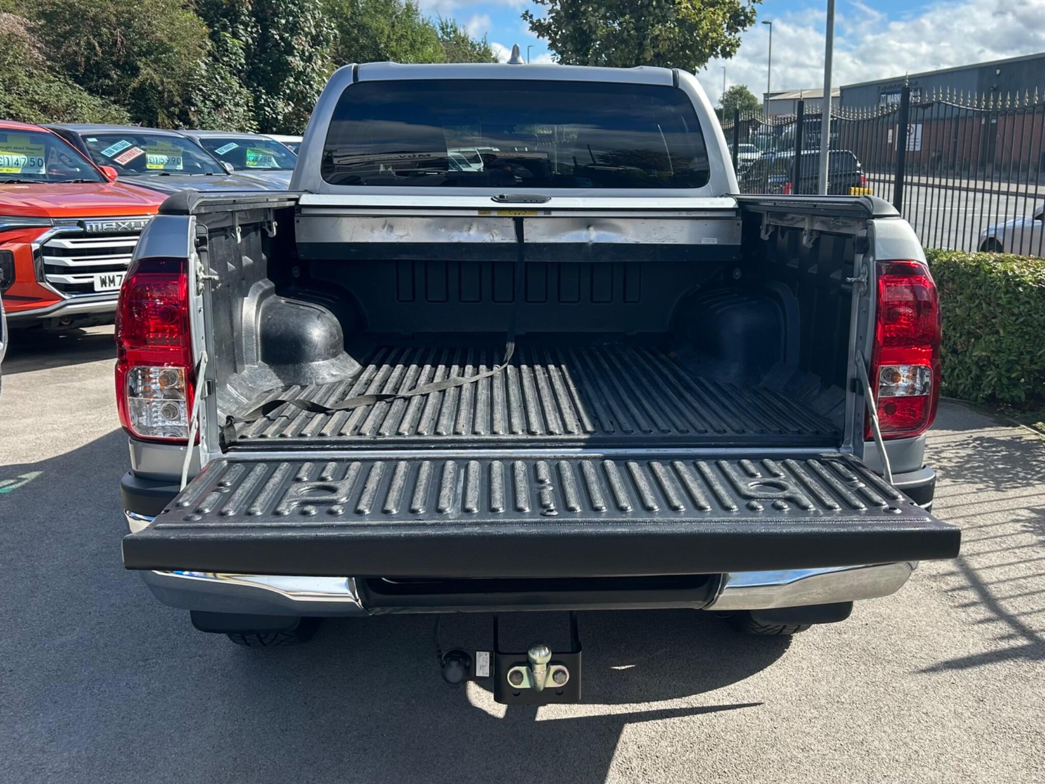 Toyota Hilux view 52