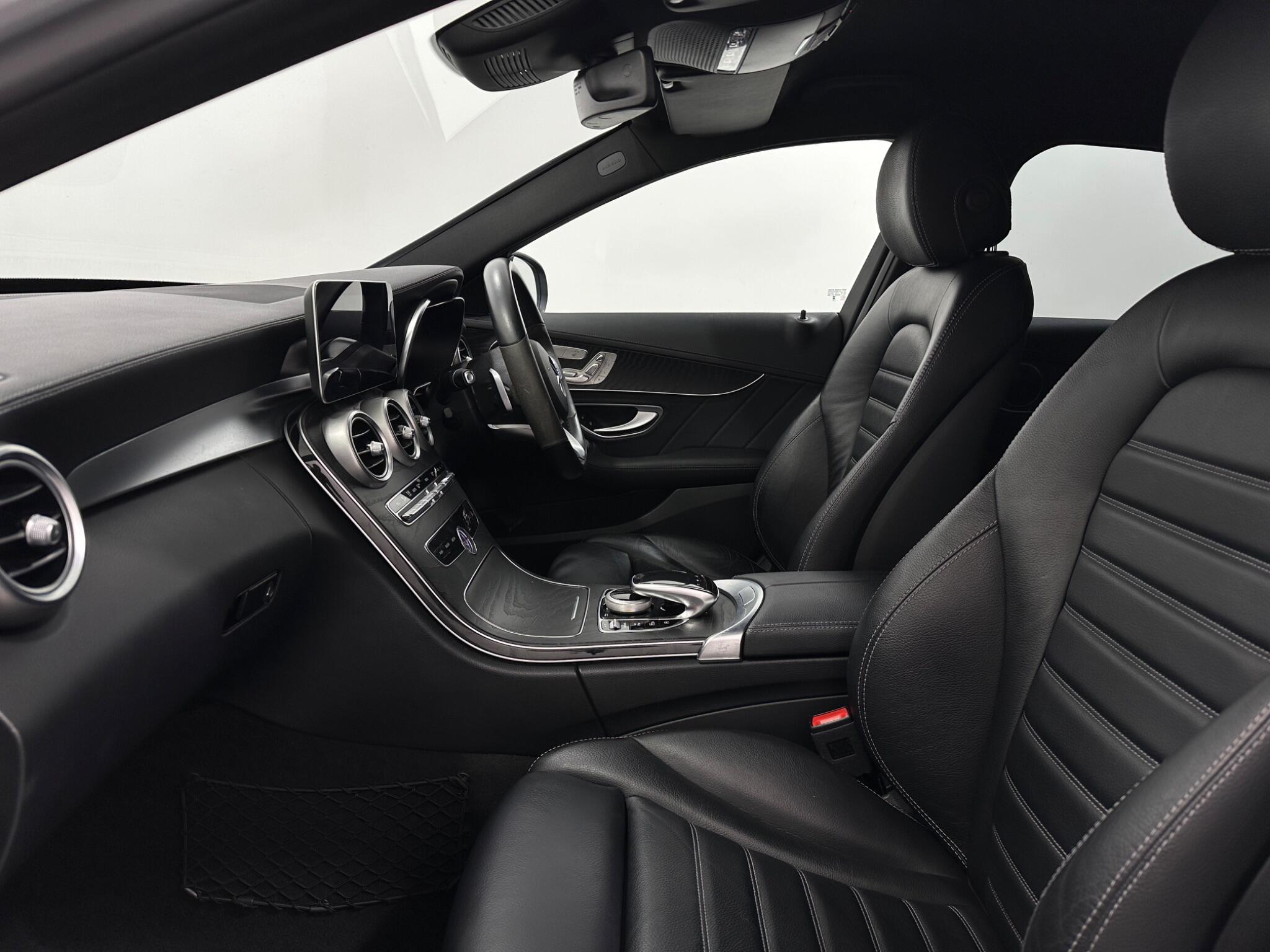 Mercedes-Benz C-Class view 37