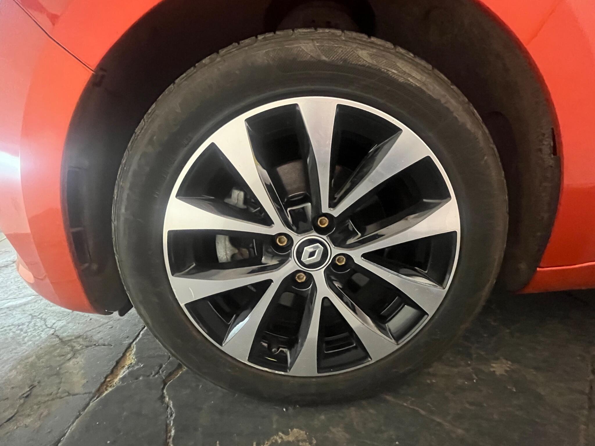 2022 Renault Clio 1.6 E-TECH Evolution Auto Euro 6 (s/s) 5dr • 33,021 miles image 27