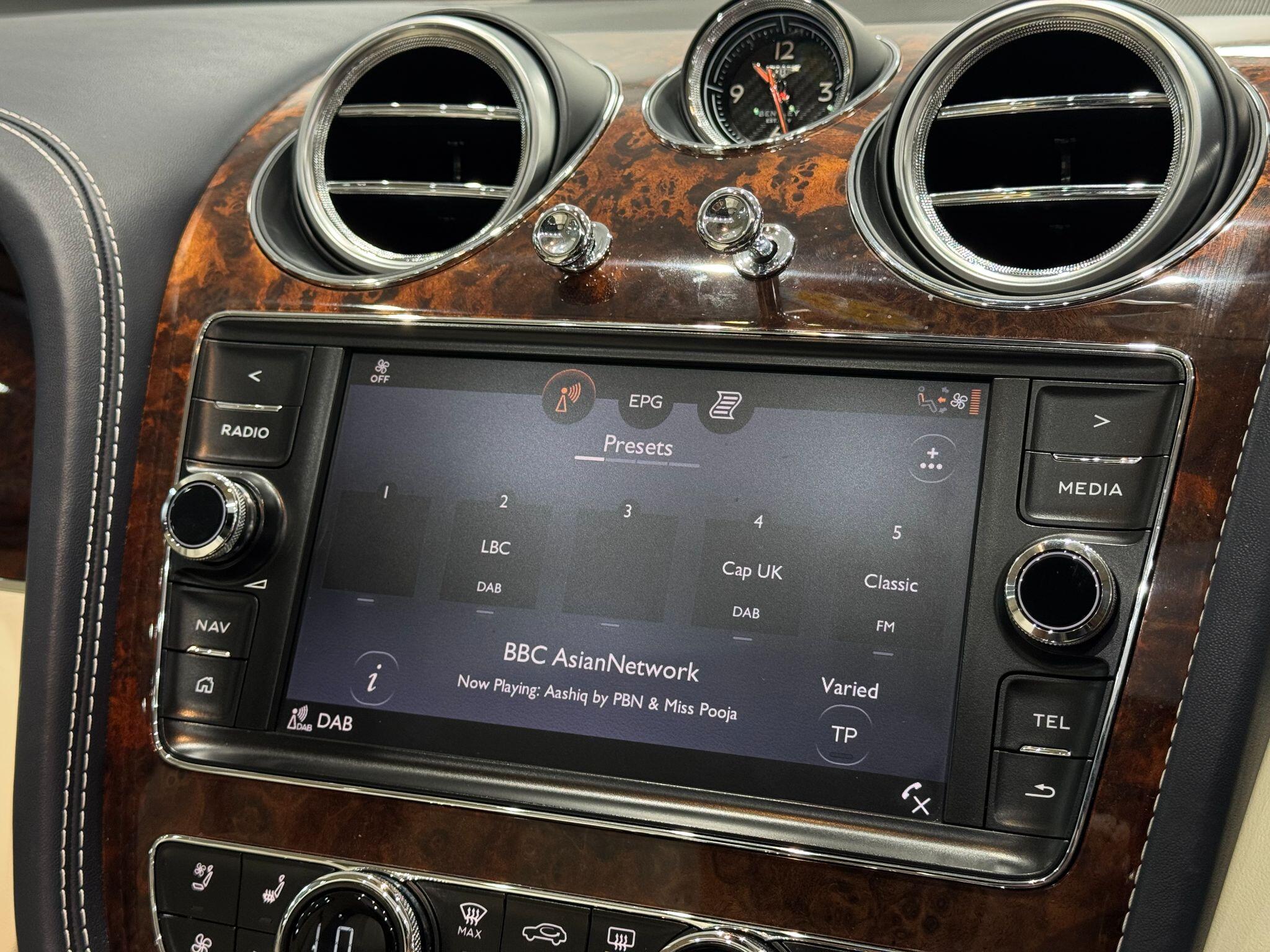 Bentley Bentayga view 32