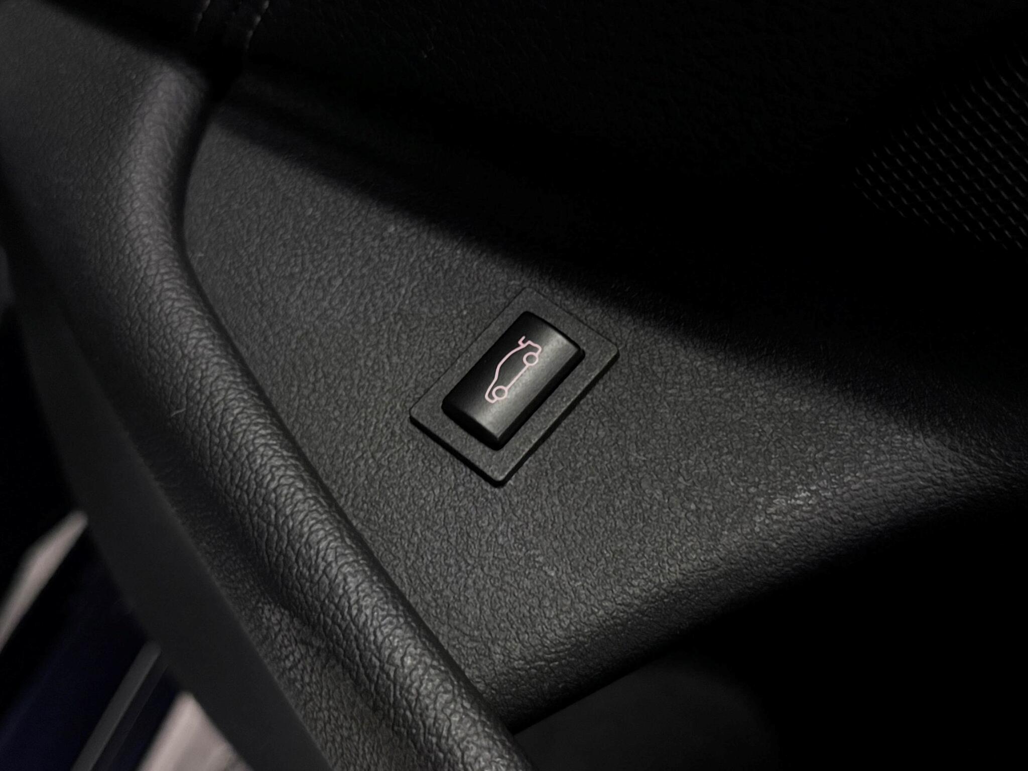 BMW 5 Series view 19