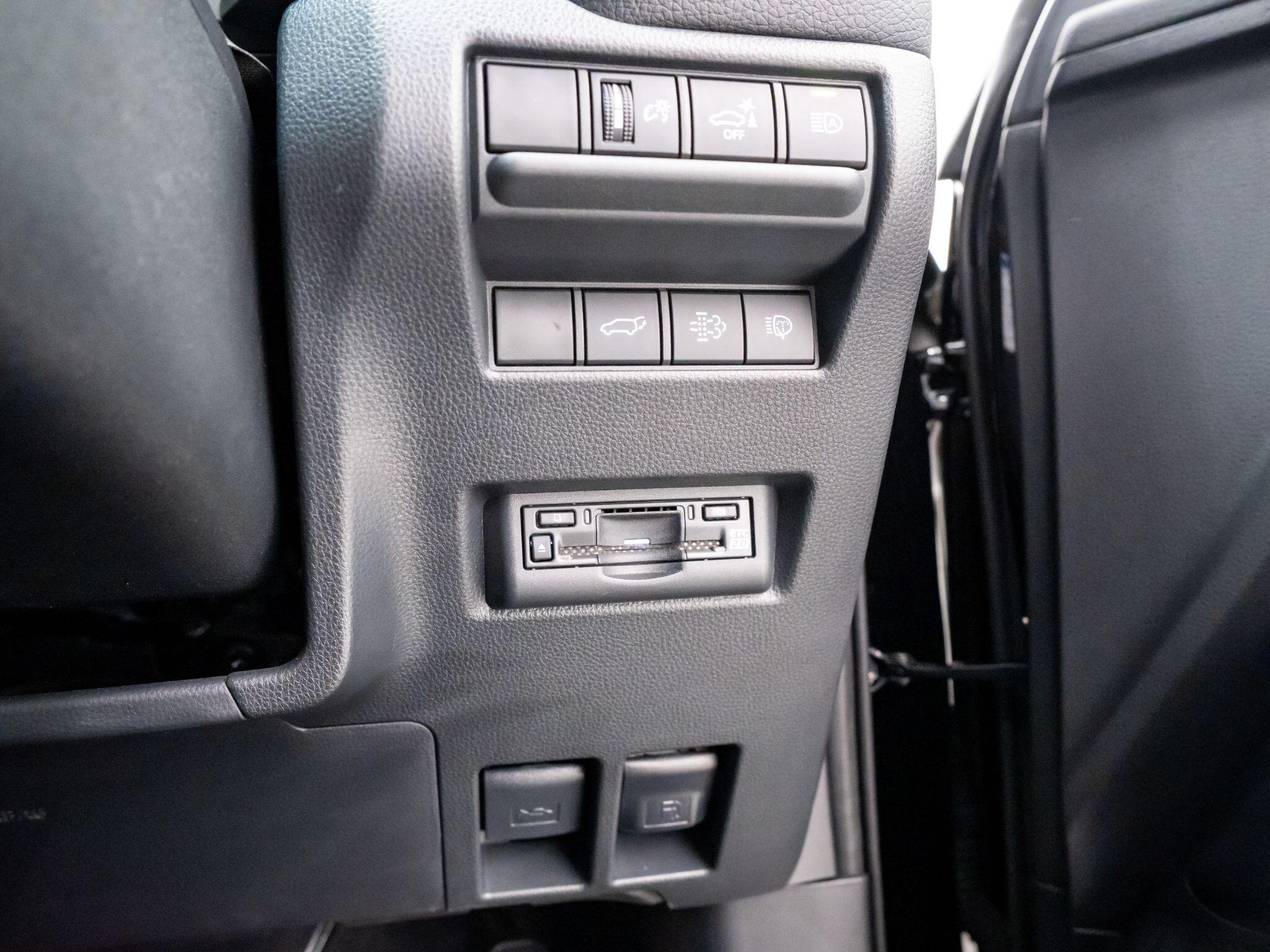 Toyota Land Cruiser view 23