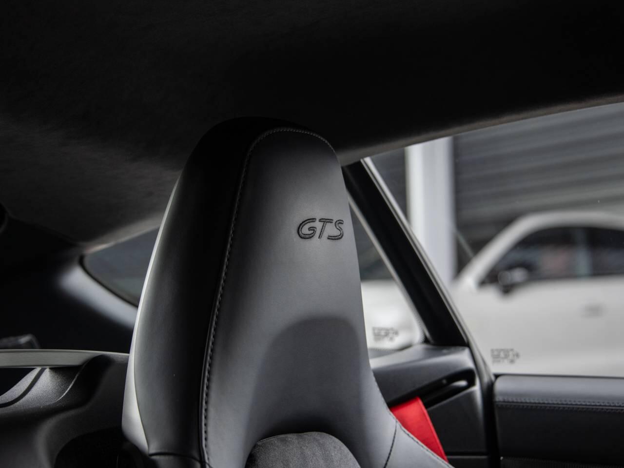 Porsche Cayman view 36