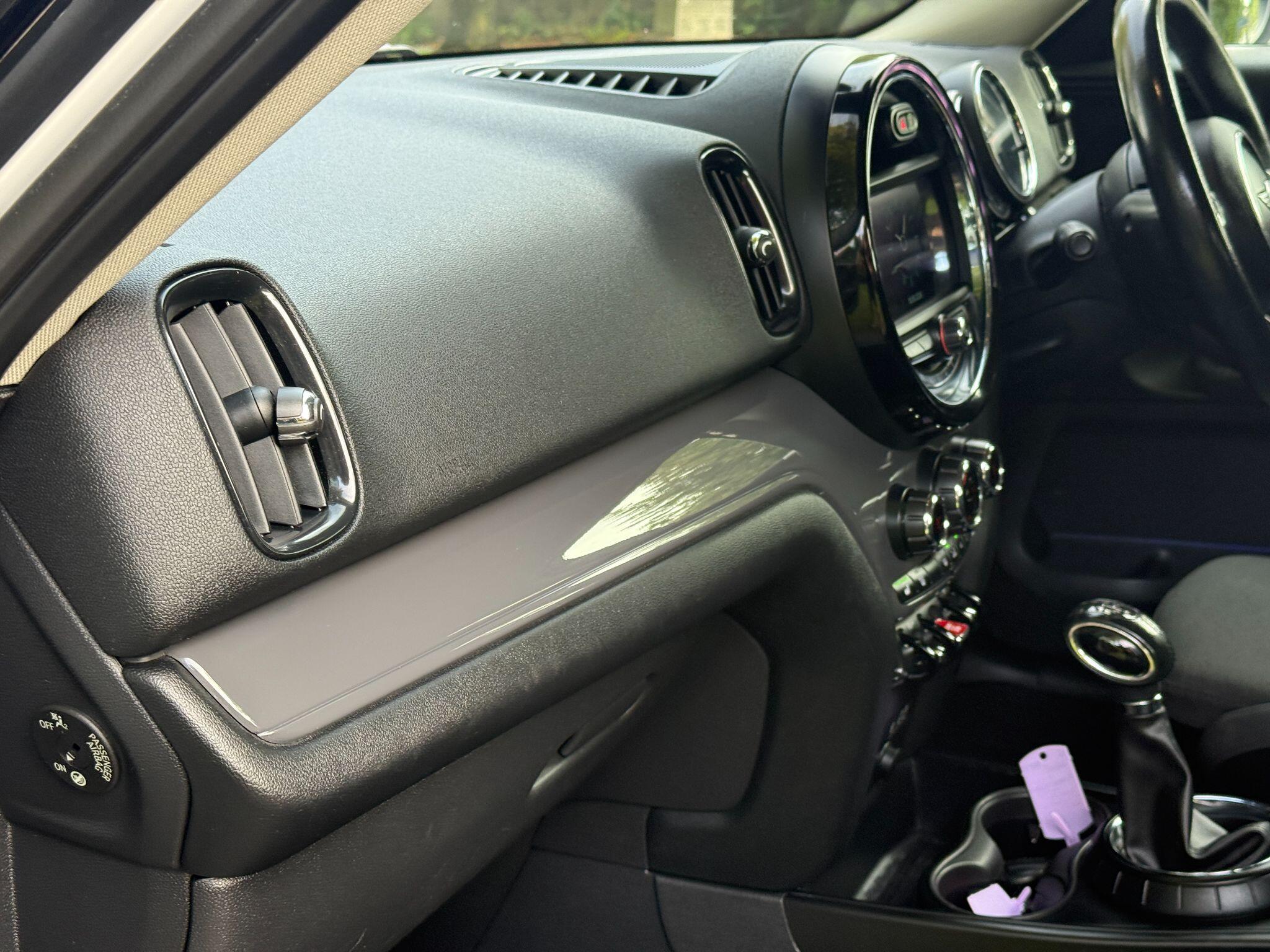Mini Countryman view 50