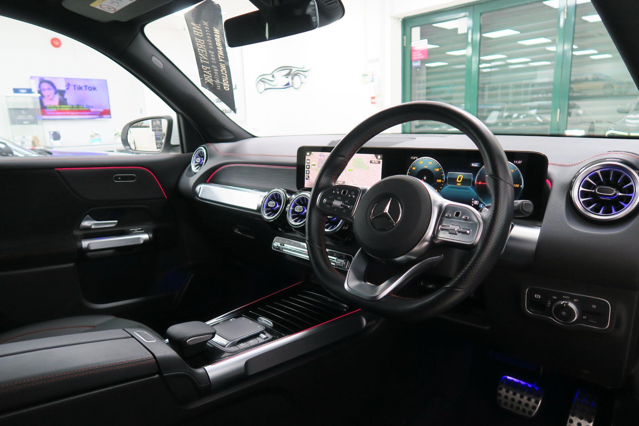 Mercedes-Benz Eqb view 11
