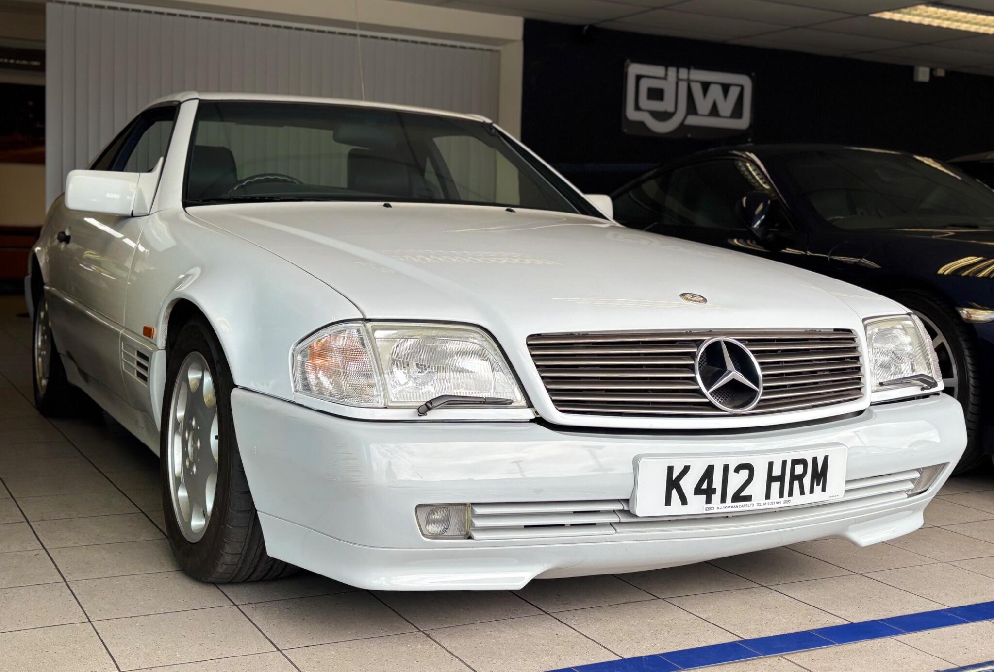 Mercedes-Benz 300 view 28