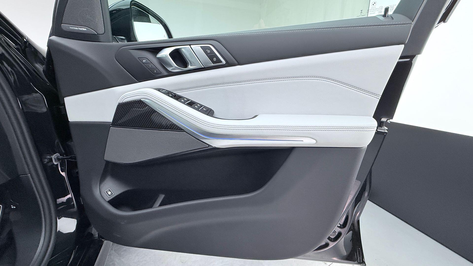 BMW X5 view 20