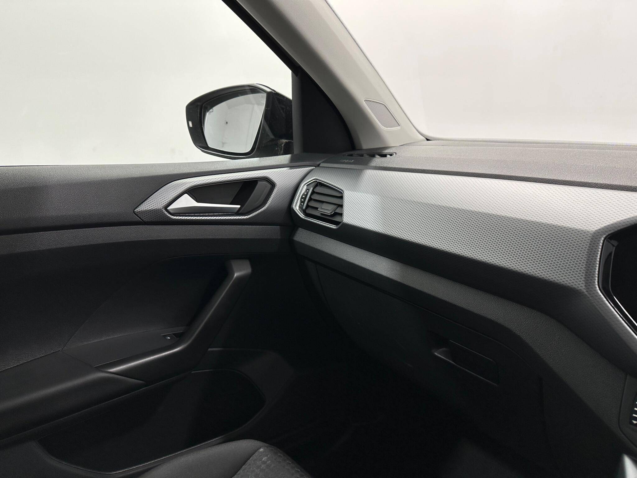 Volkswagen T-Cross view 27