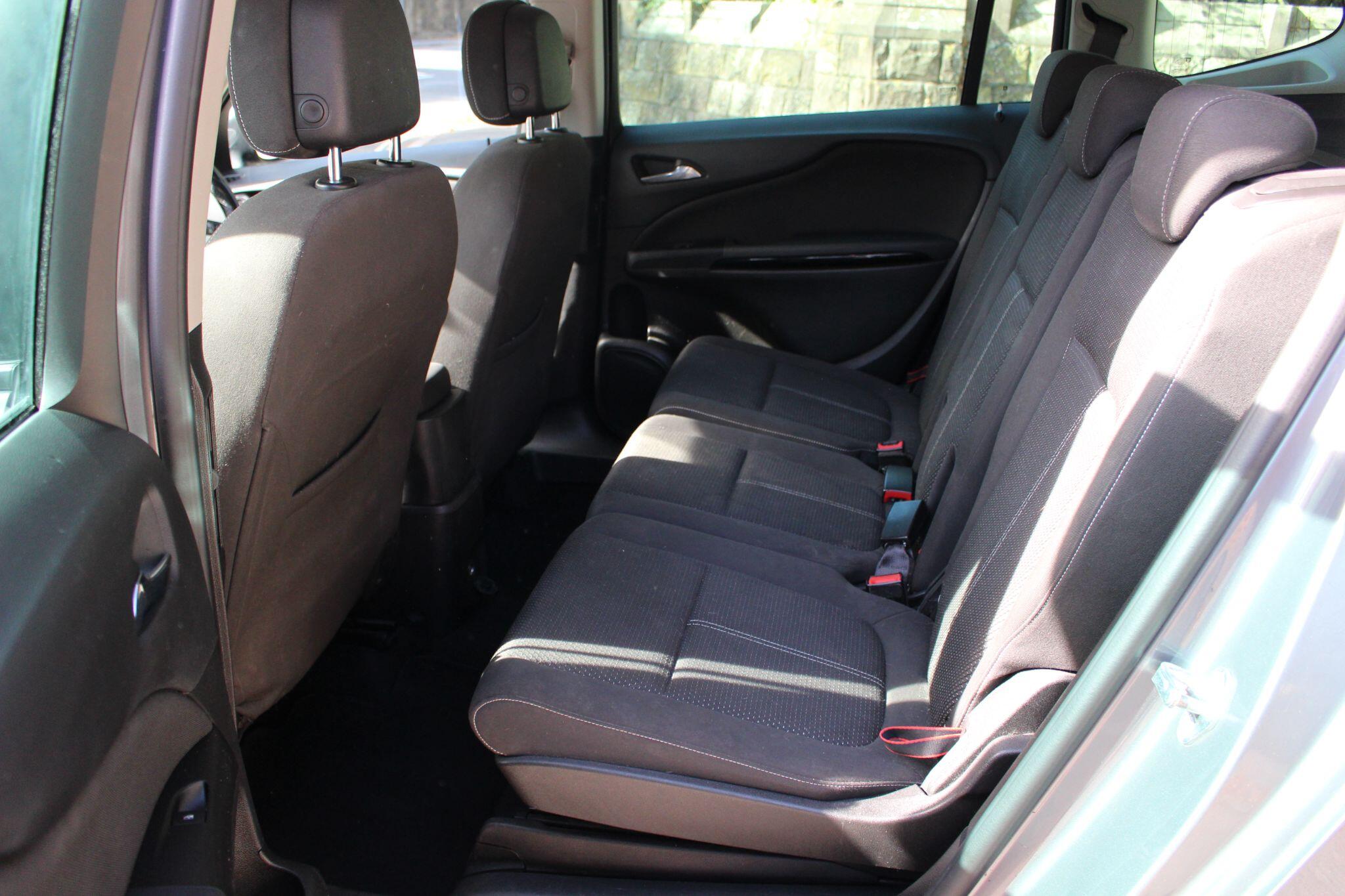 Vauxhall Zafira Tourer view 13