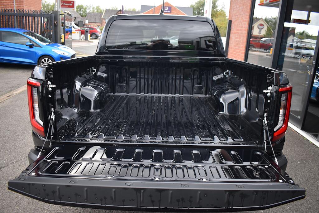 Toyota Hilux view 46