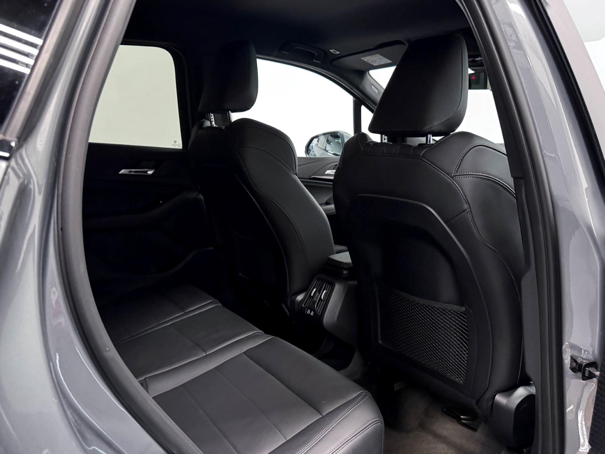 BMW 2 Series Active Tourer view 9