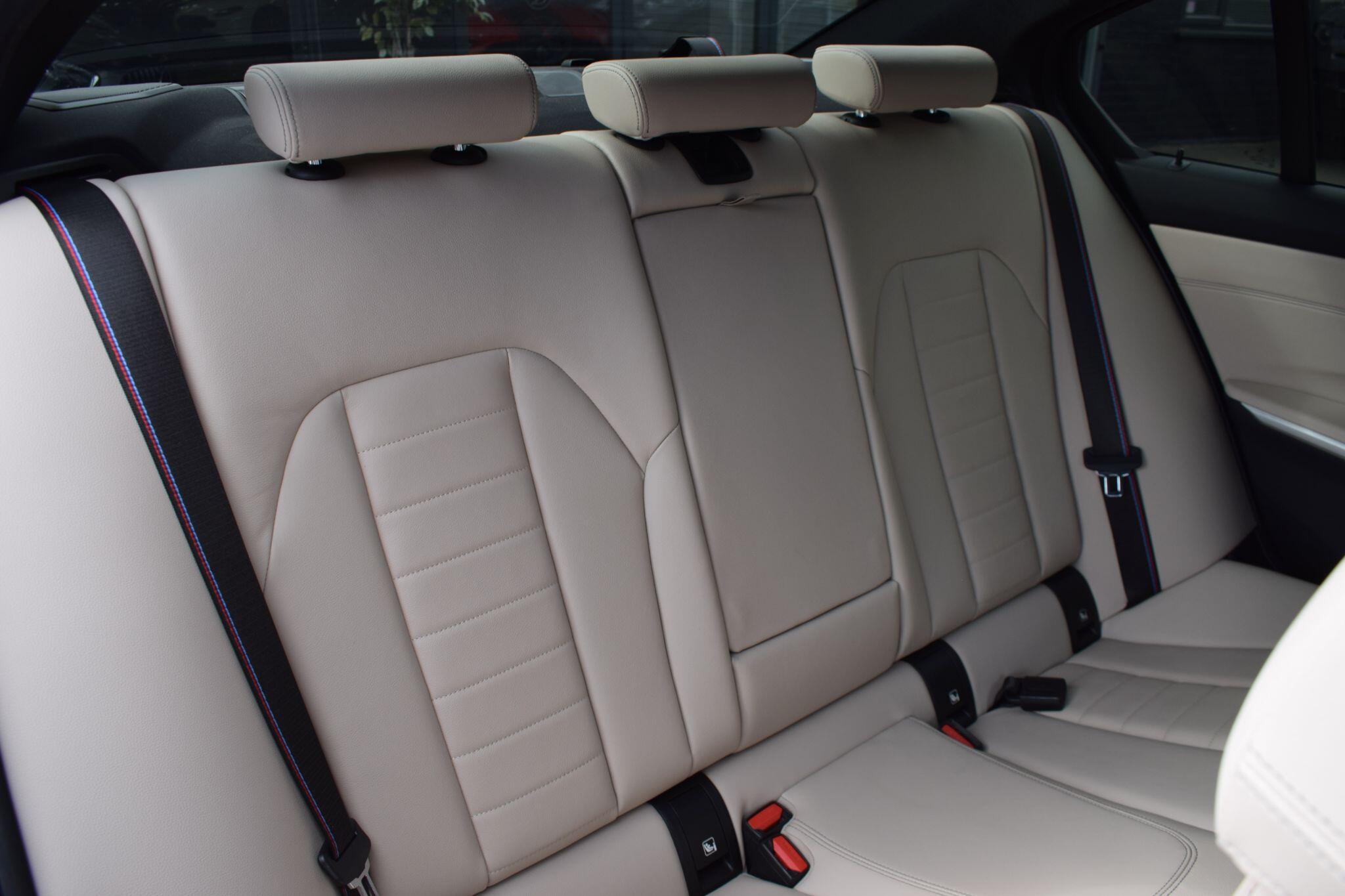 BMW 3 Series view 29