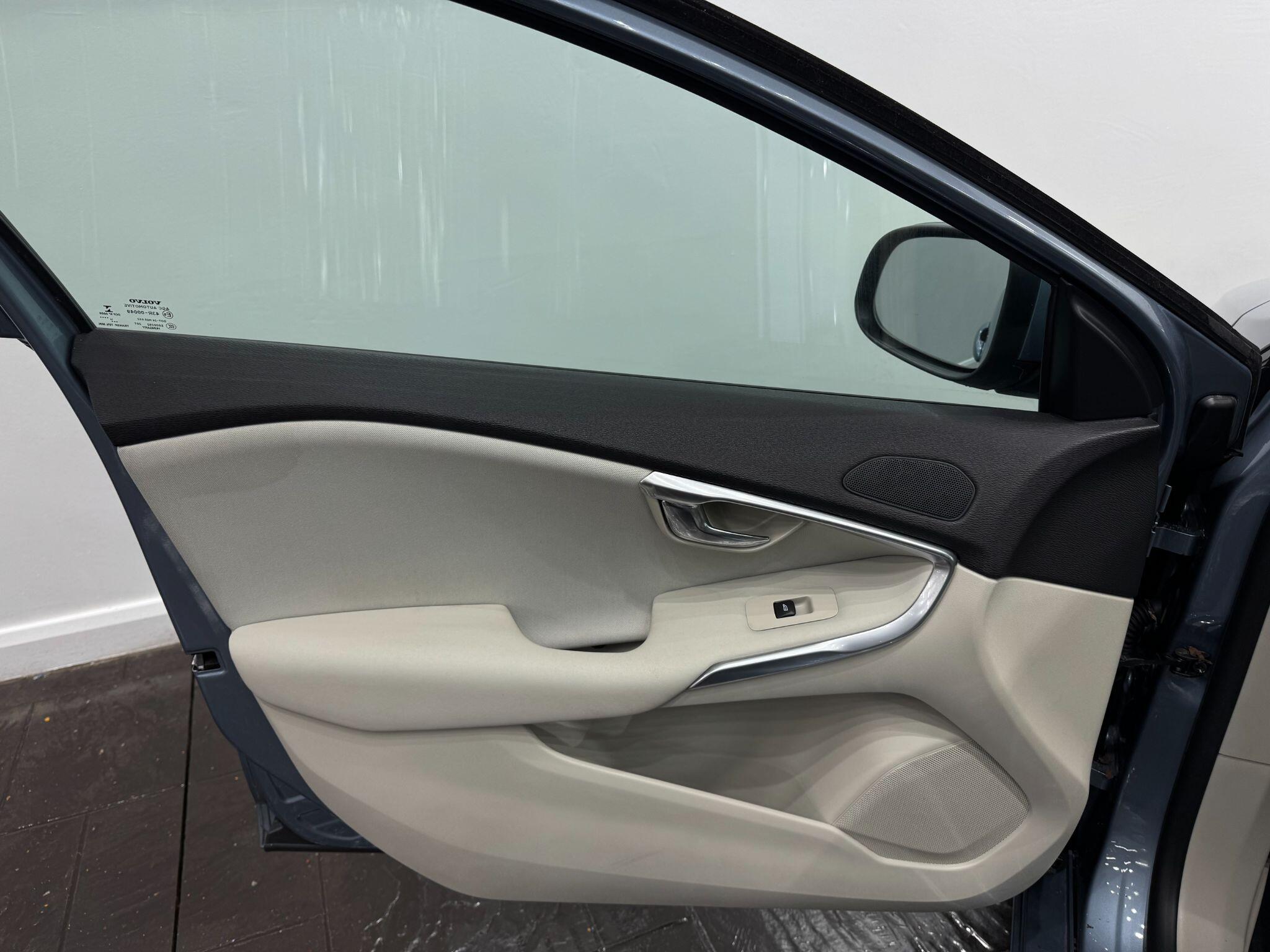 Volvo V40 view 30