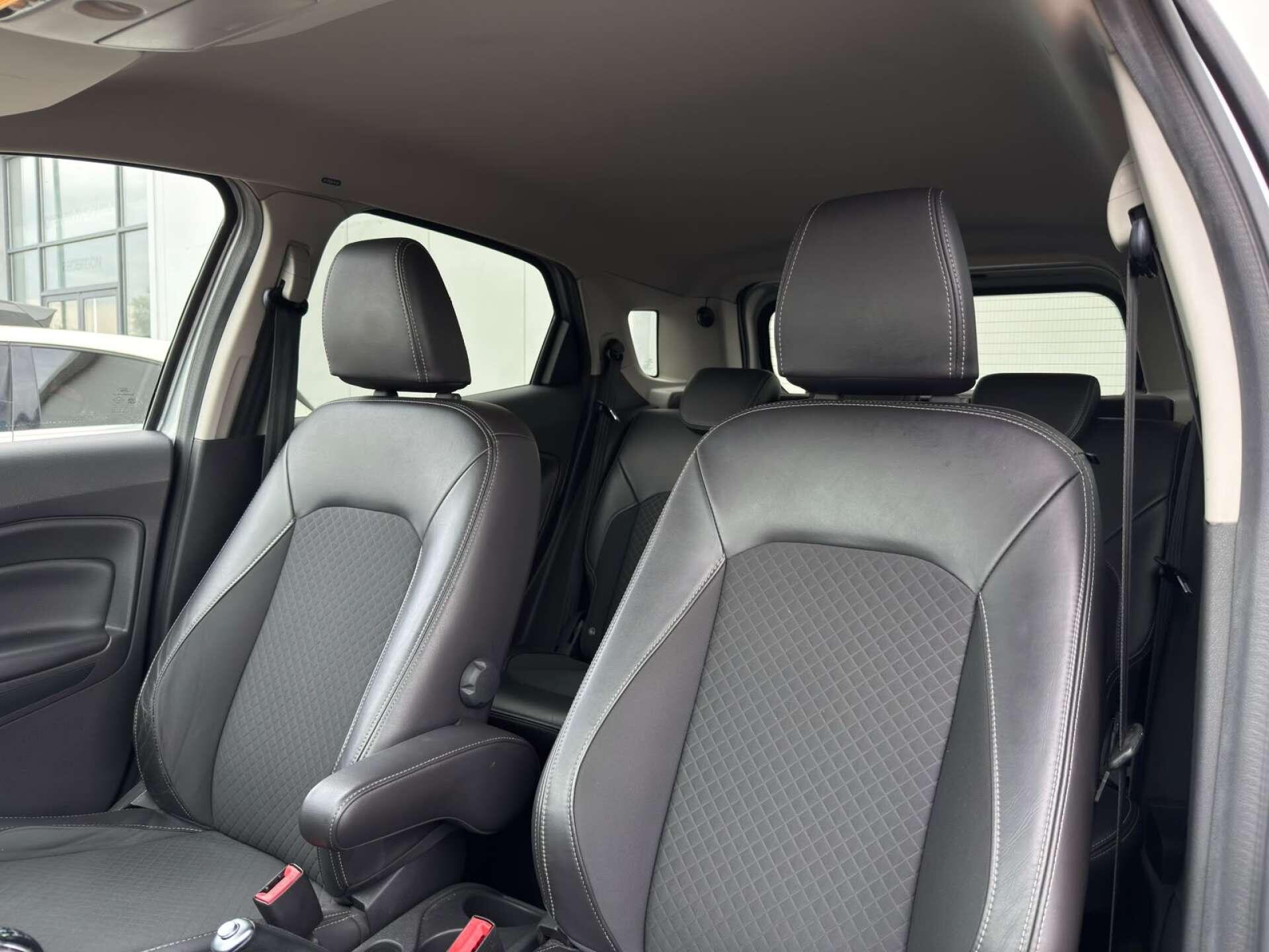 Ford Ecosport view 45