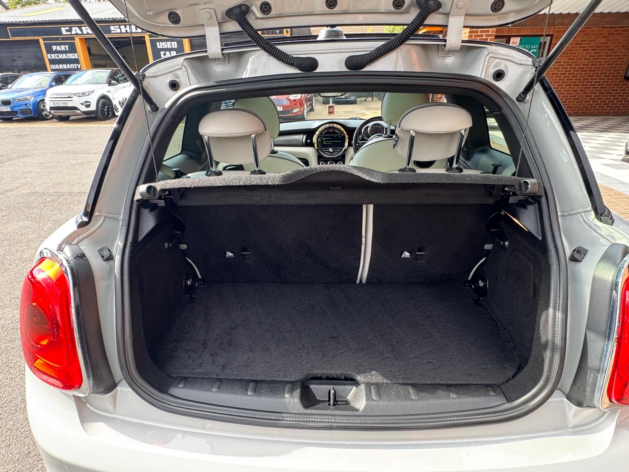 Mini Hatch view 11
