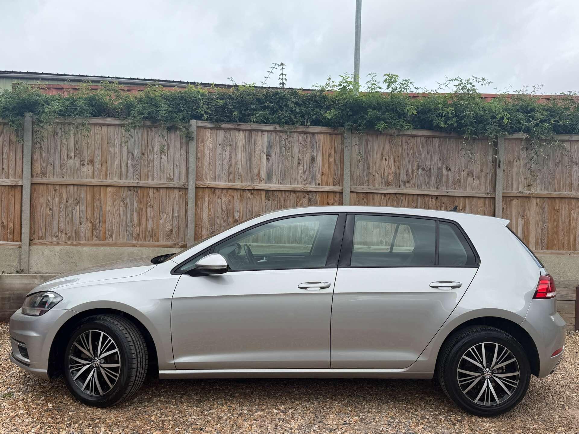Volkswagen Golf view 6