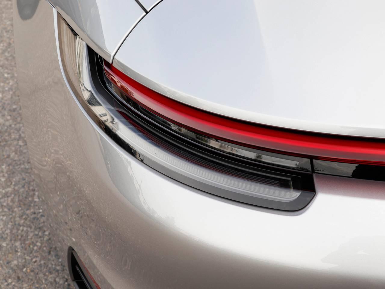 Porsche 911 view 11