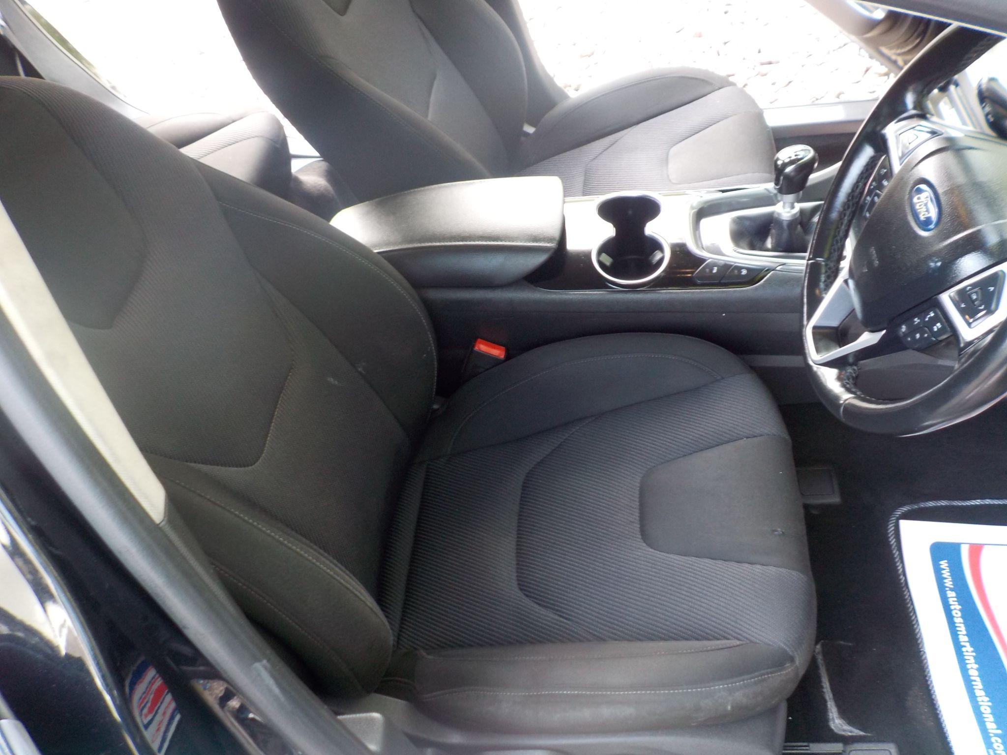 Ford Mondeo 2.0 TDCi Titanium Euro 6 (s/s) 5dr
