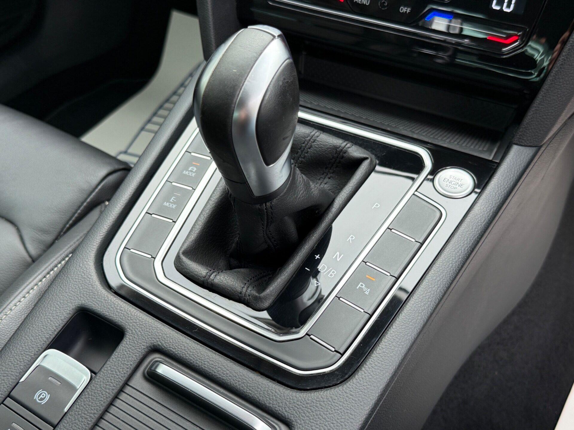 Volkswagen Passat view 10