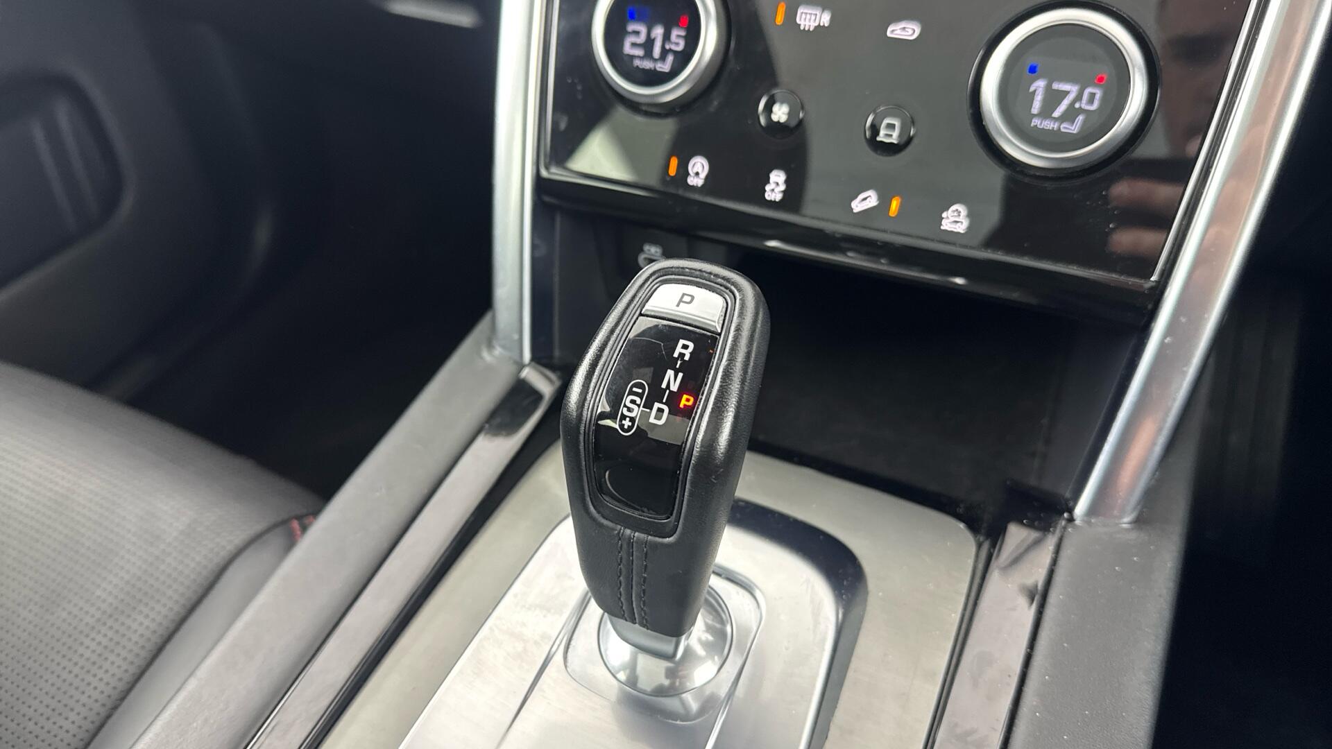 Land Rover Discovery Sport view 41
