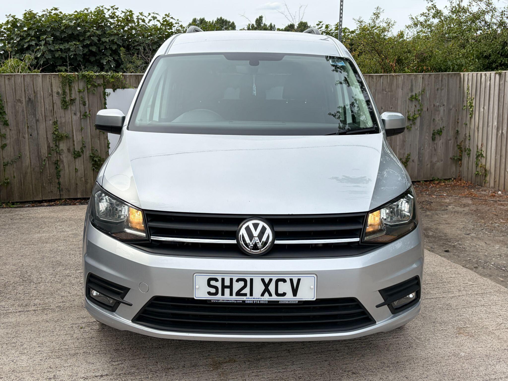 Volkswagen Caddy Maxi Life view 11