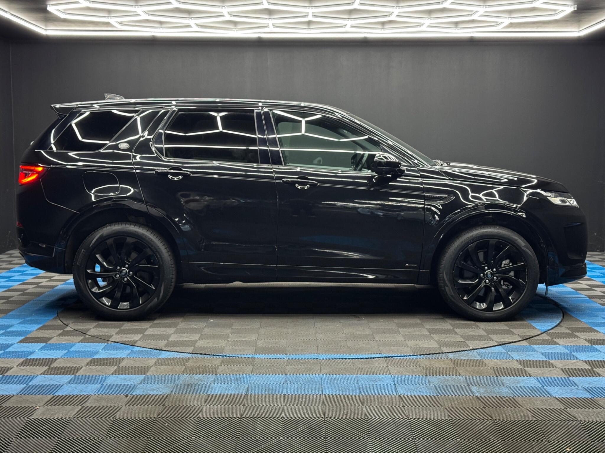 Land Rover Discovery Sport view 4
