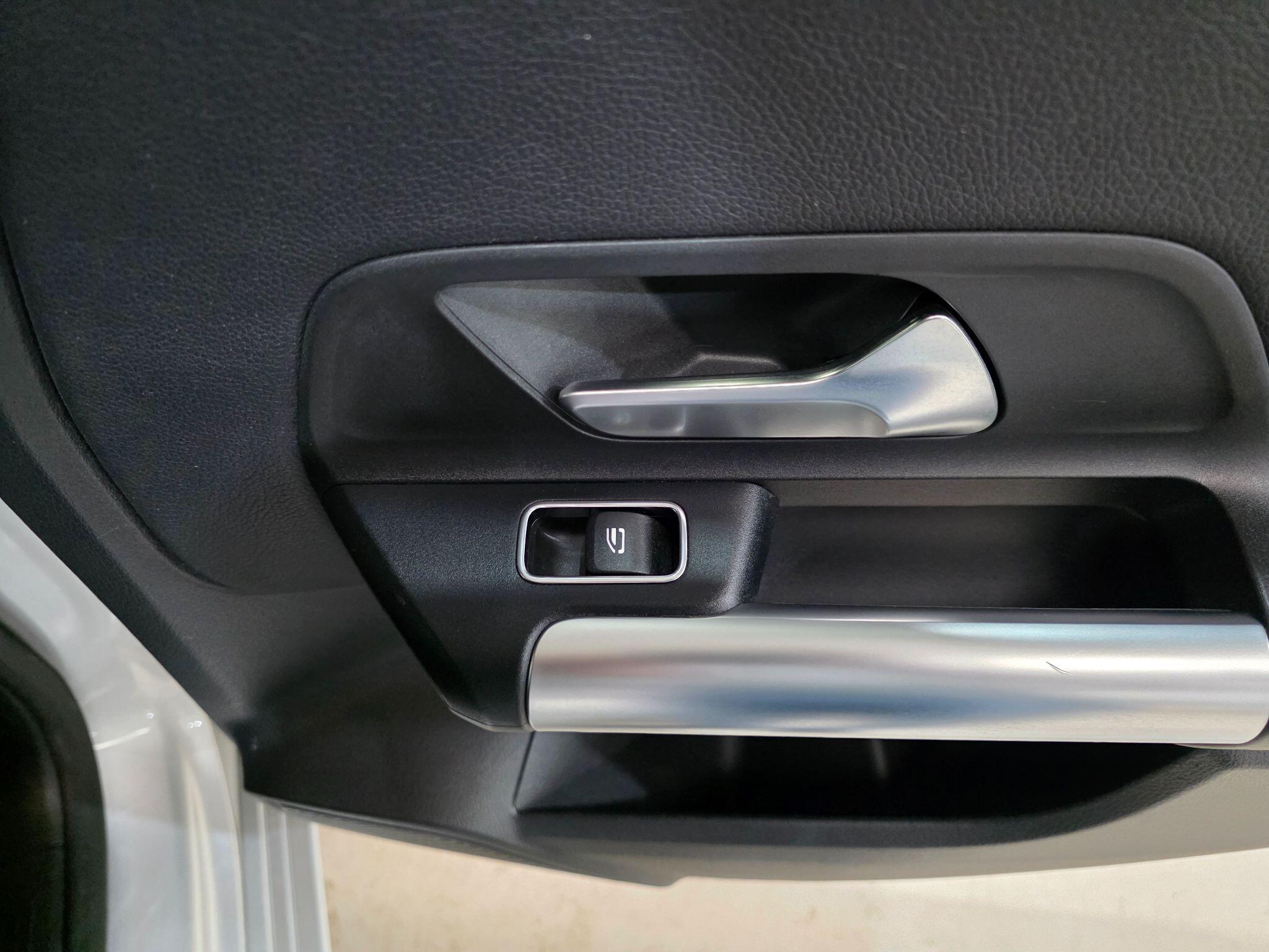 Mercedes-Benz B Class view 23