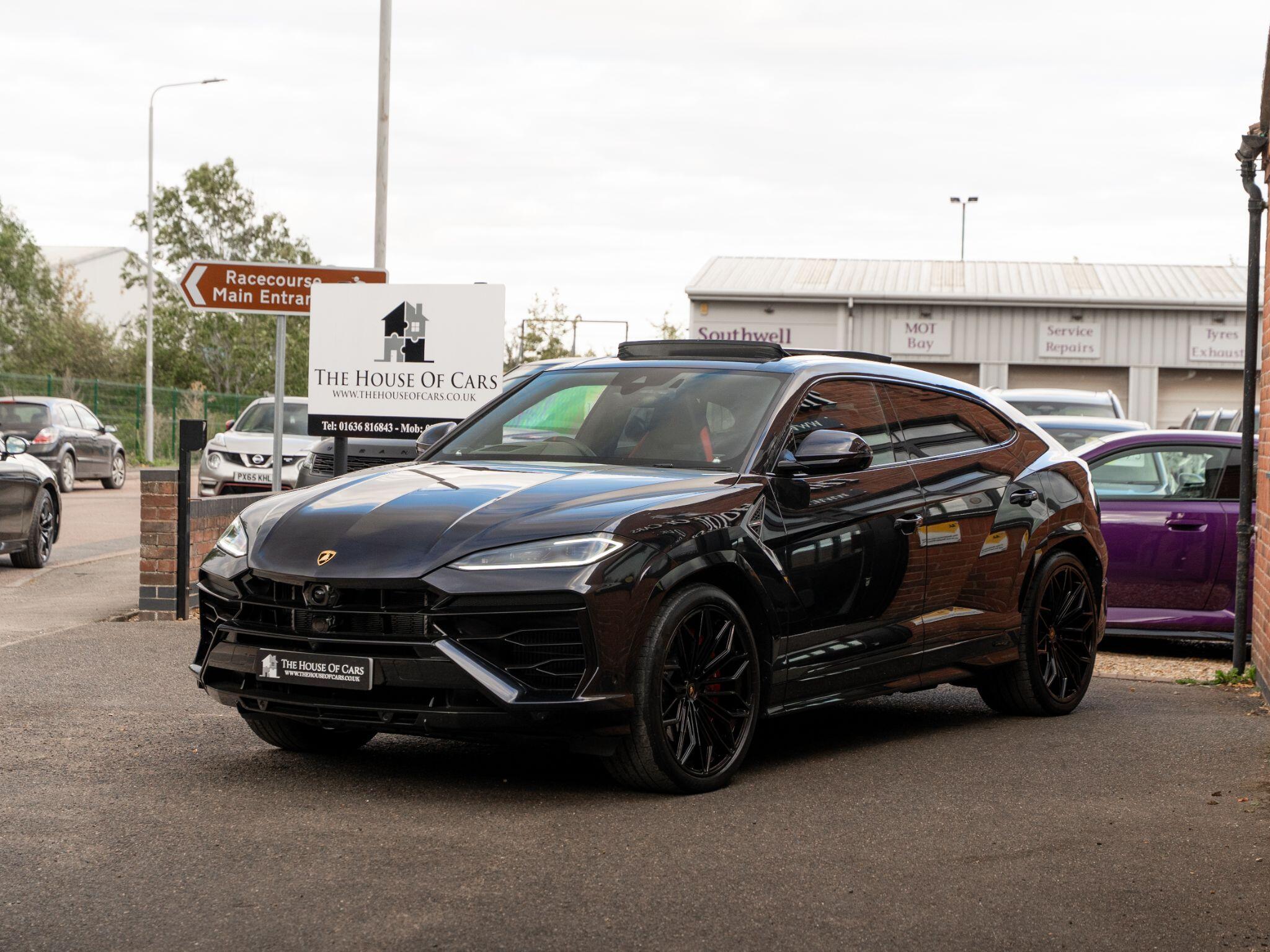 Lamborghini Urus view 9