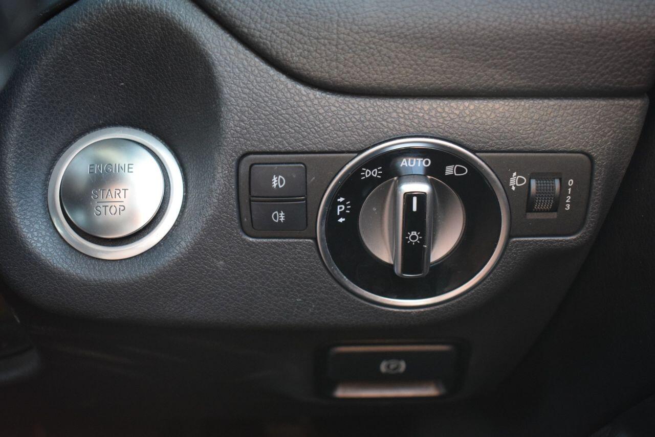 Mercedes-Benz GLA view 23