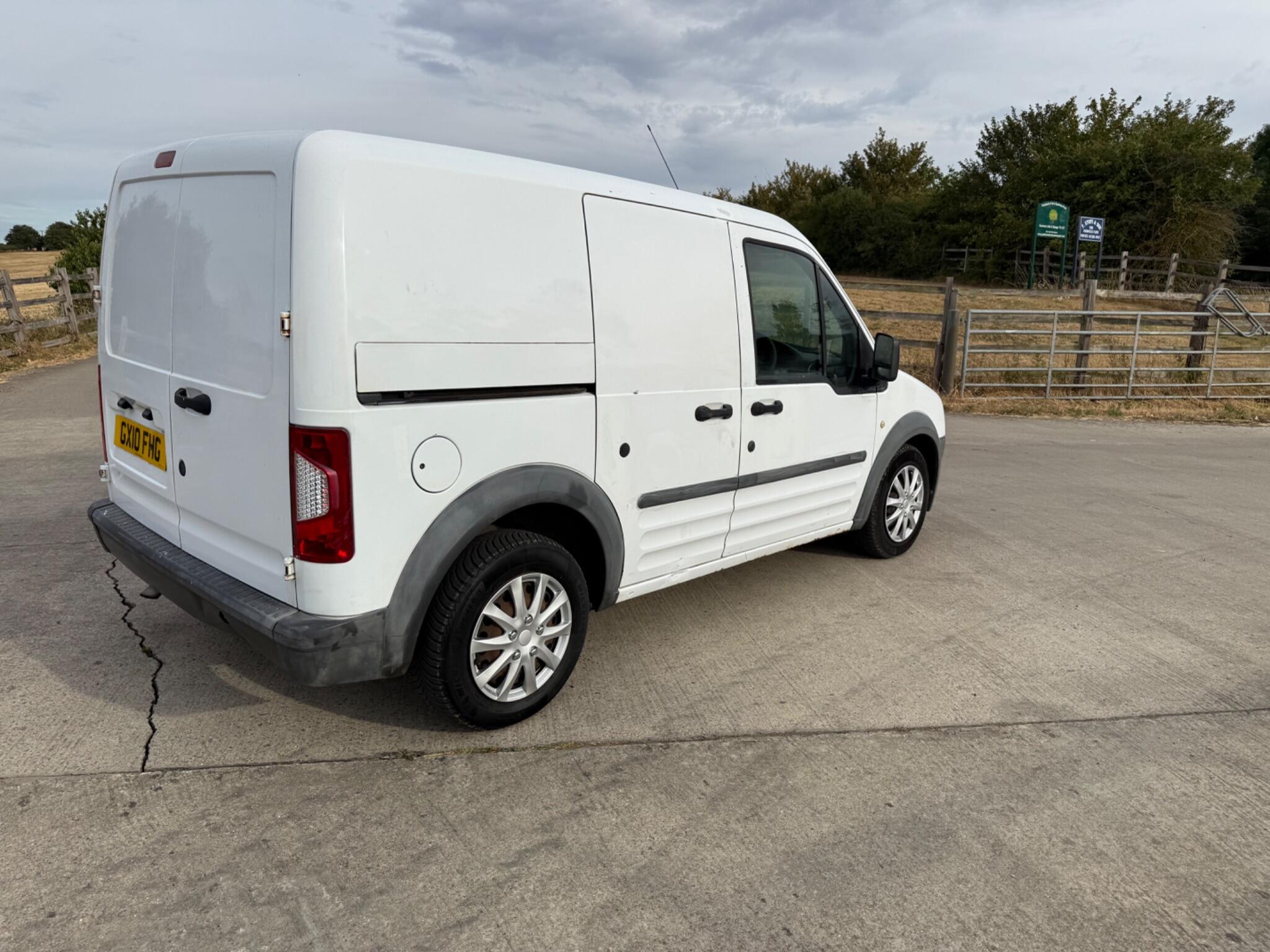 Ford Transit Connect 1.8 TDCi T200 L1 H1 4dr — photo 25 of 86