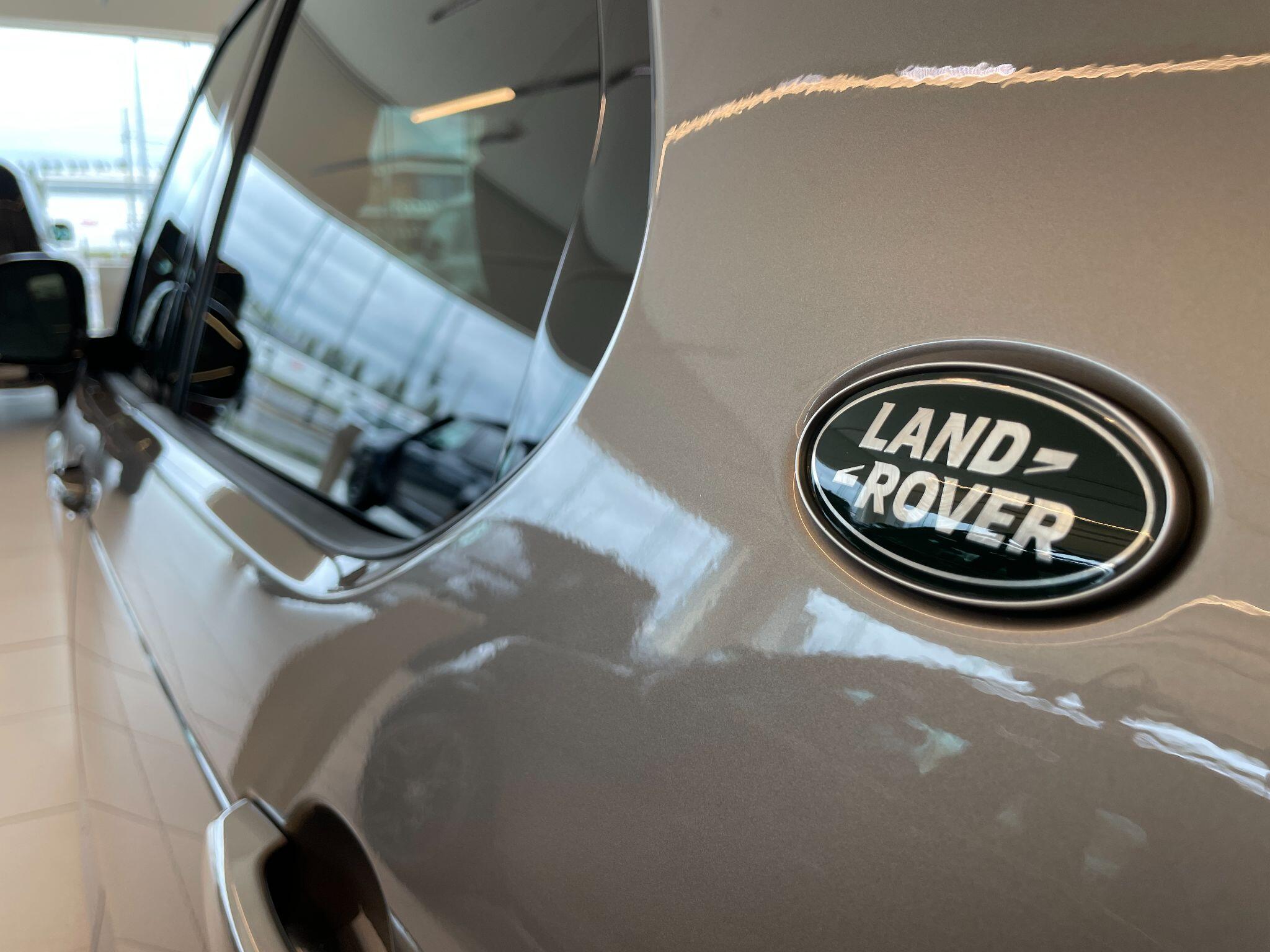 Land Rover Discovery view 46