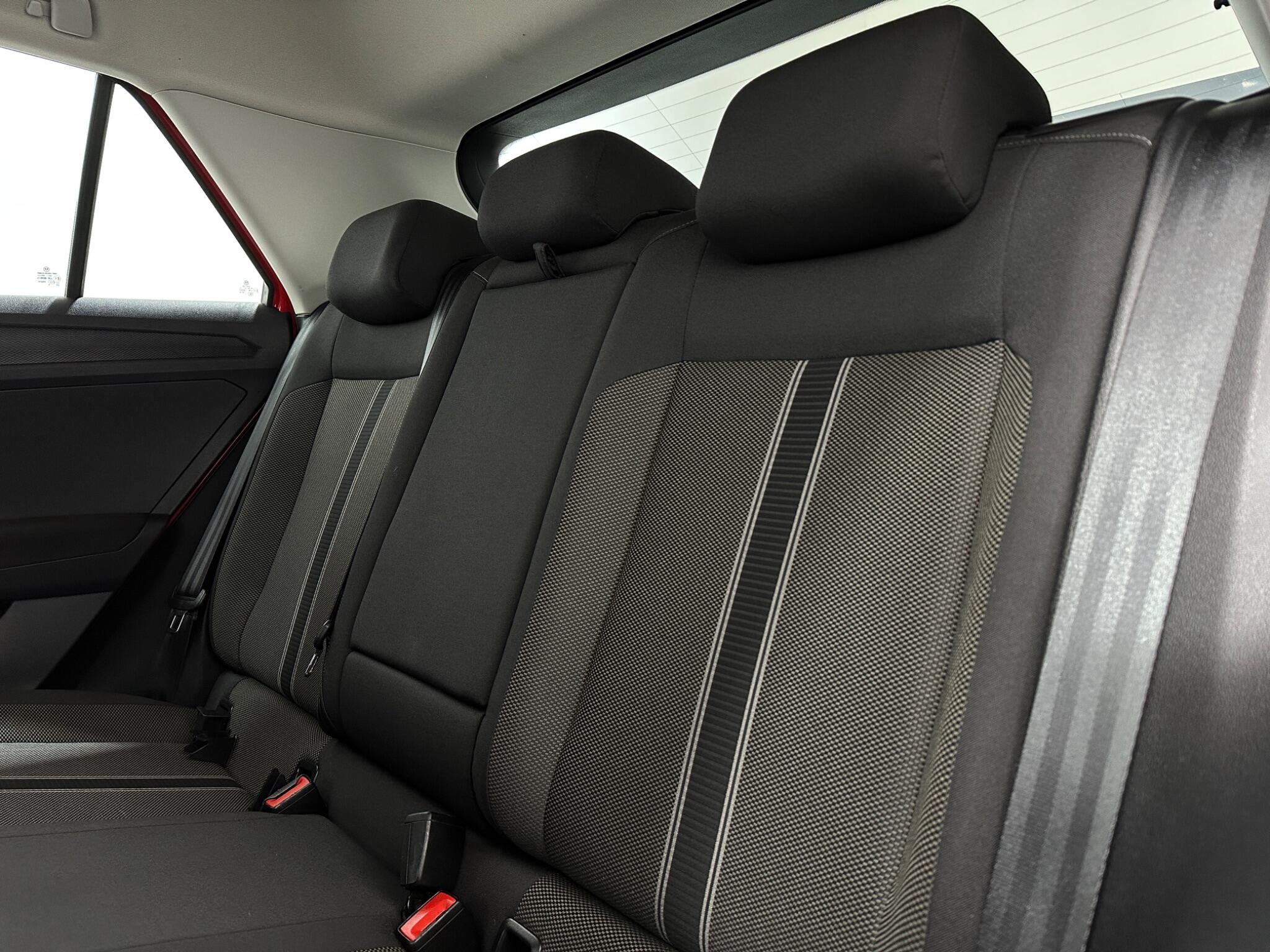 Volkswagen T-Roc view 37