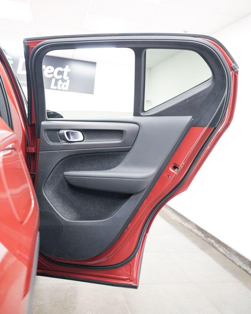 Volvo XC40 view 14