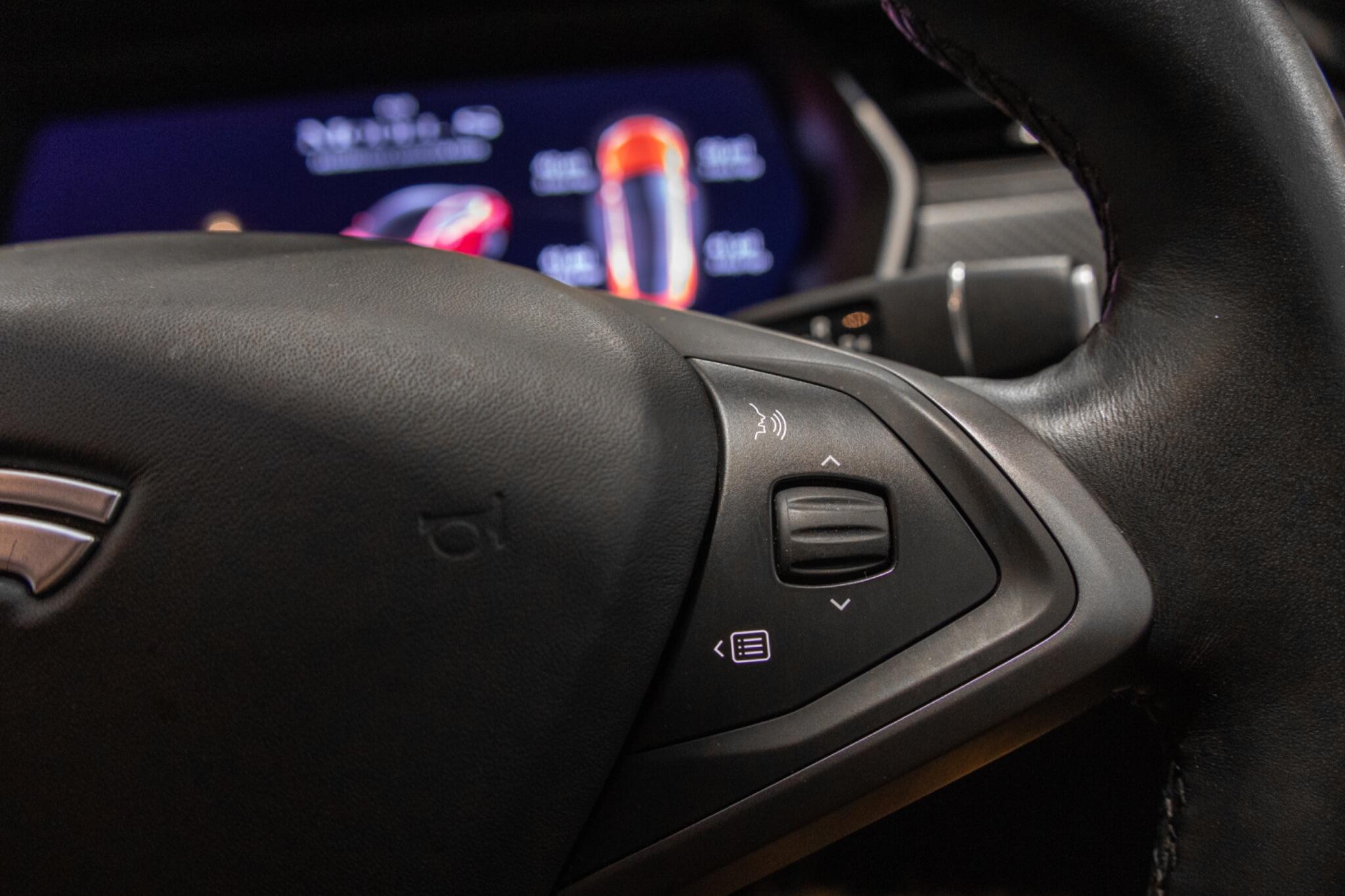 Tesla Model S view 38