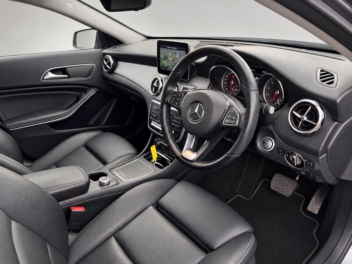 Mercedes-Benz Gla view 17