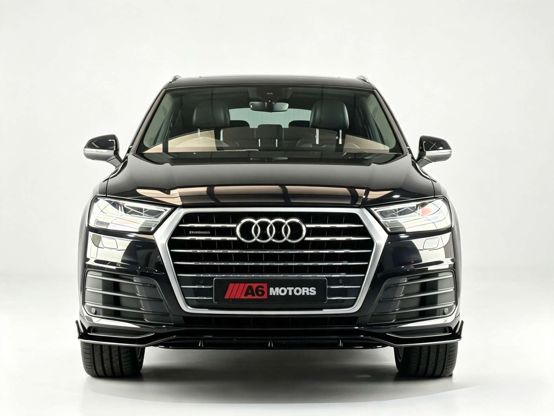 Audi Q7 view 6