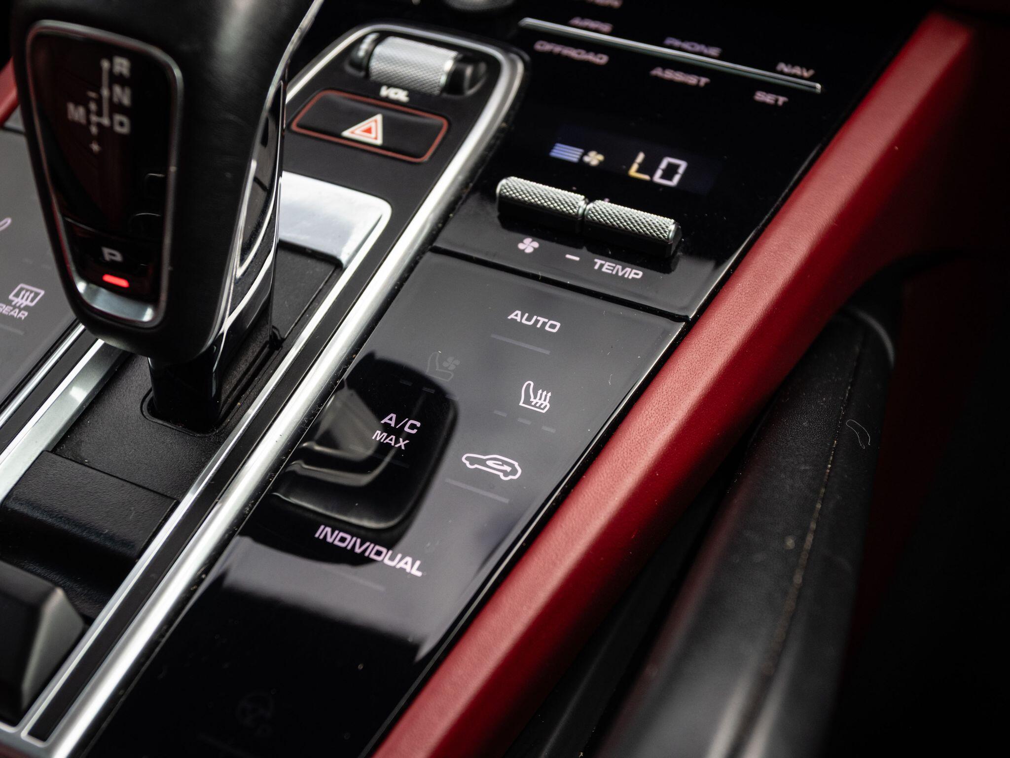 Porsche Cayenne view 16