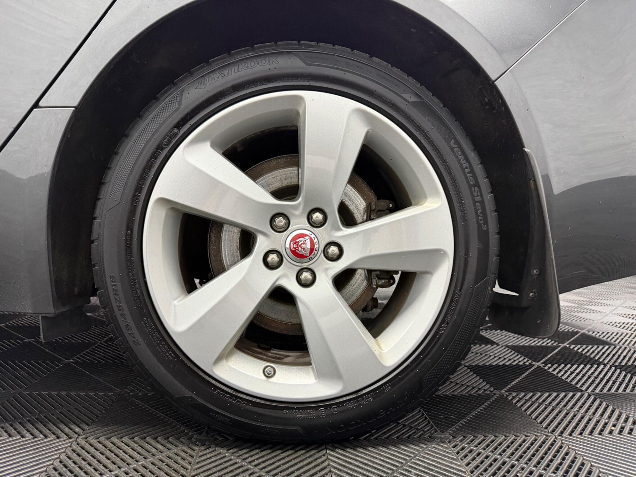 Jaguar XF view 28