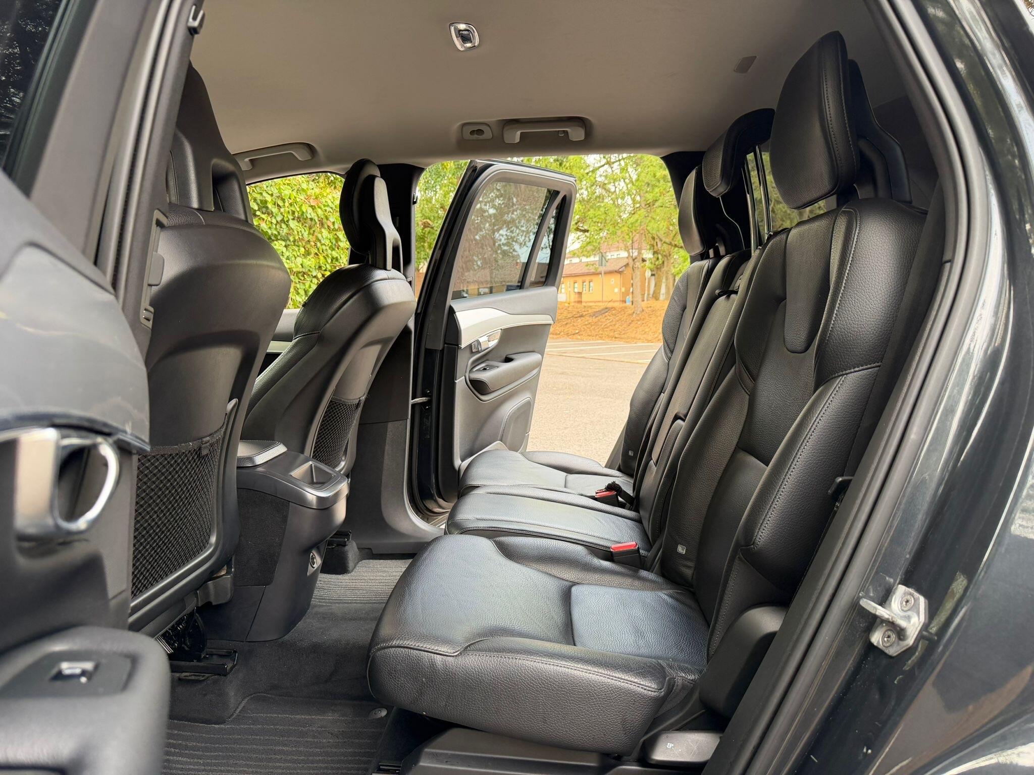 Volvo XC90 view 18
