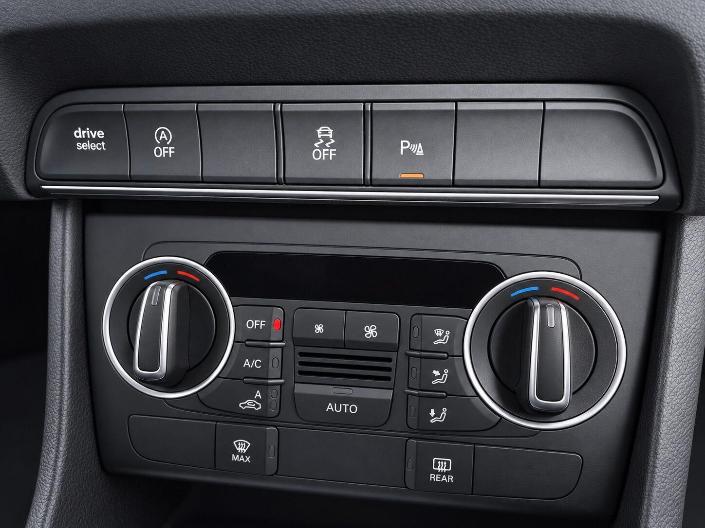 Audi Q3 view 23