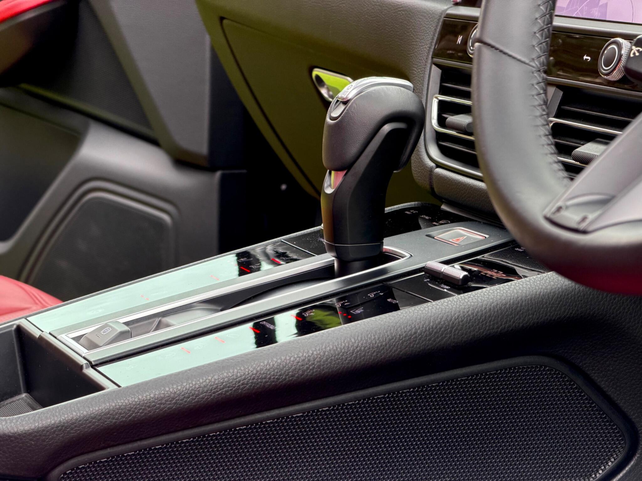Porsche Macan view 39
