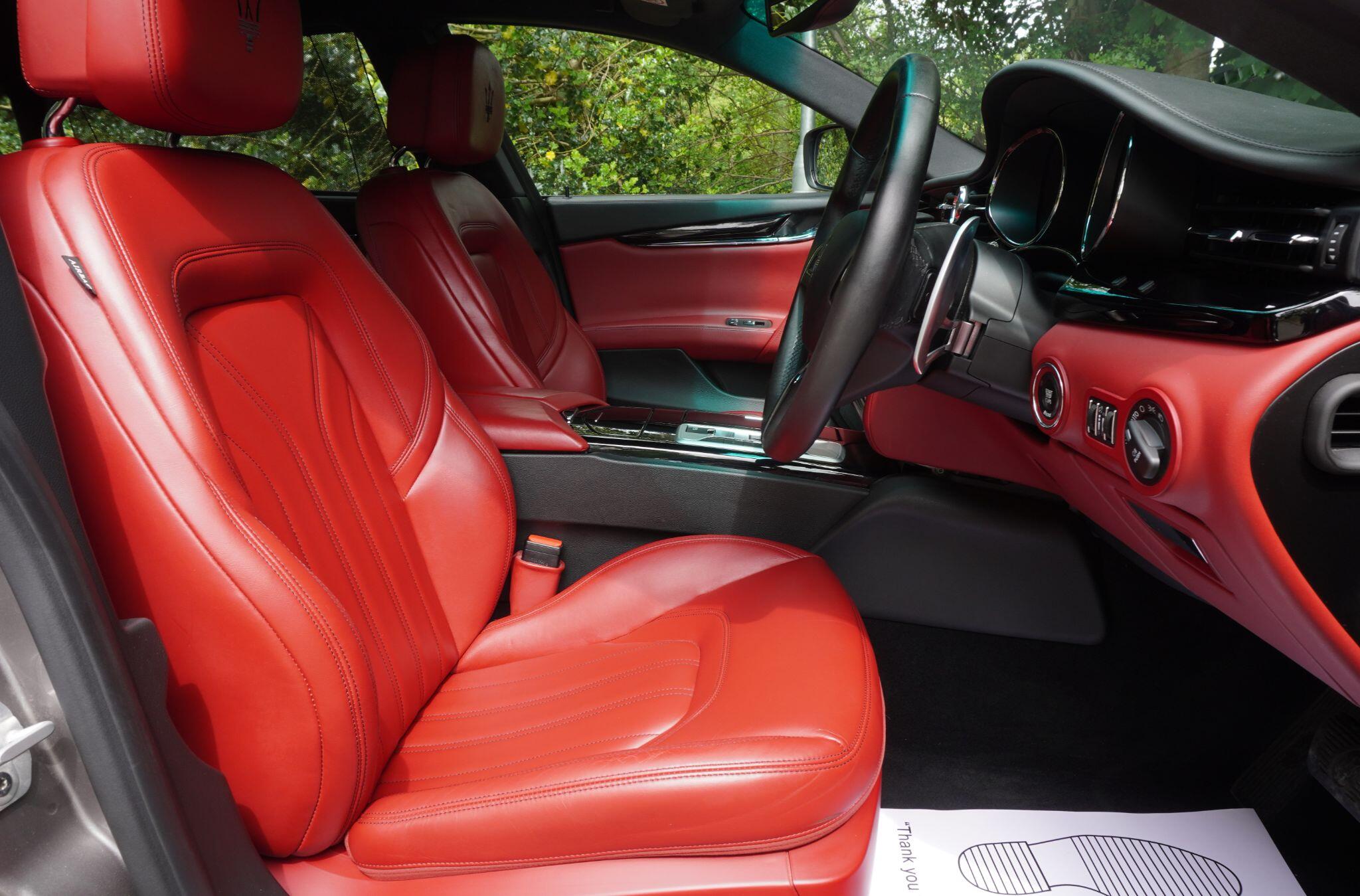 Maserati Quattroporte view 14