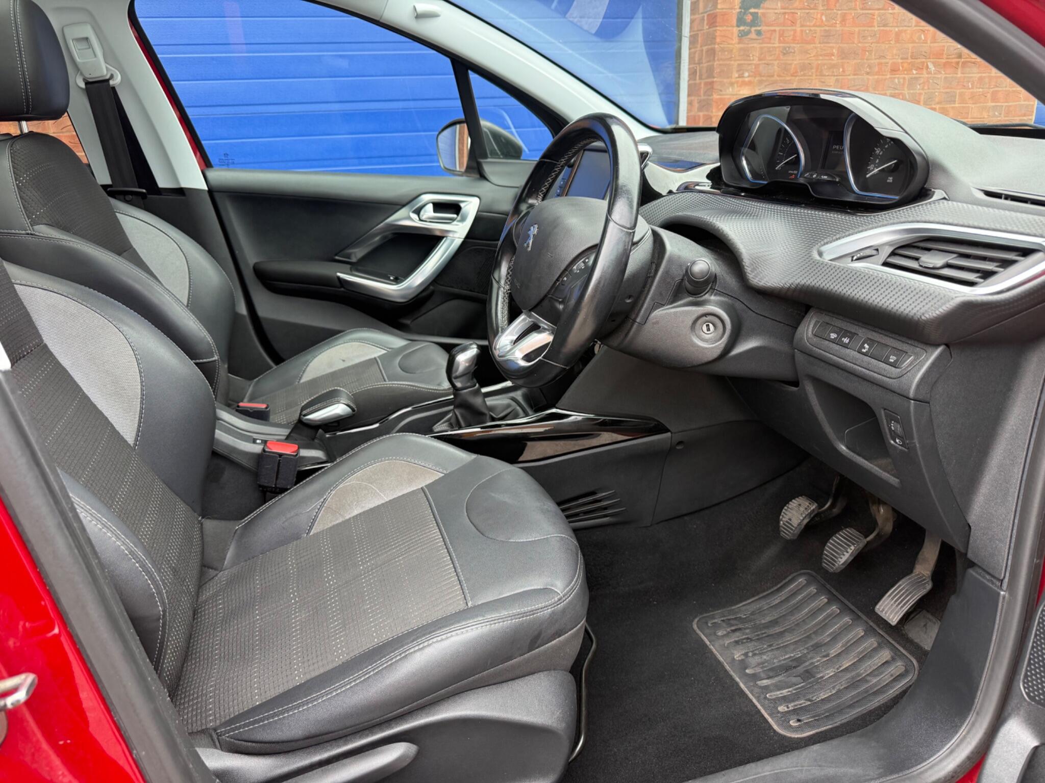 Peugeot 2008 view 3