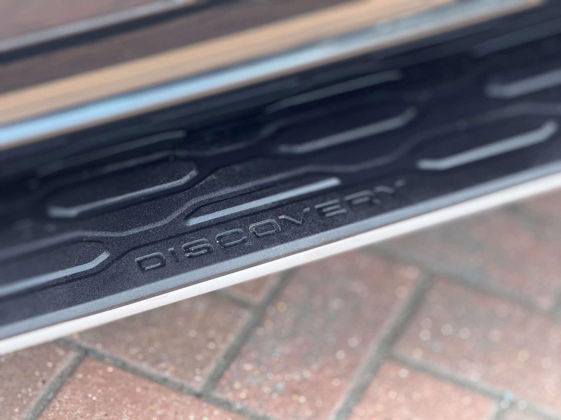 Land Rover Discovery view 10