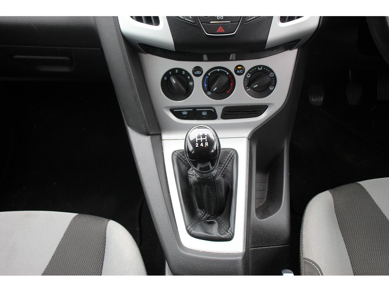 Ford Focus view 18
